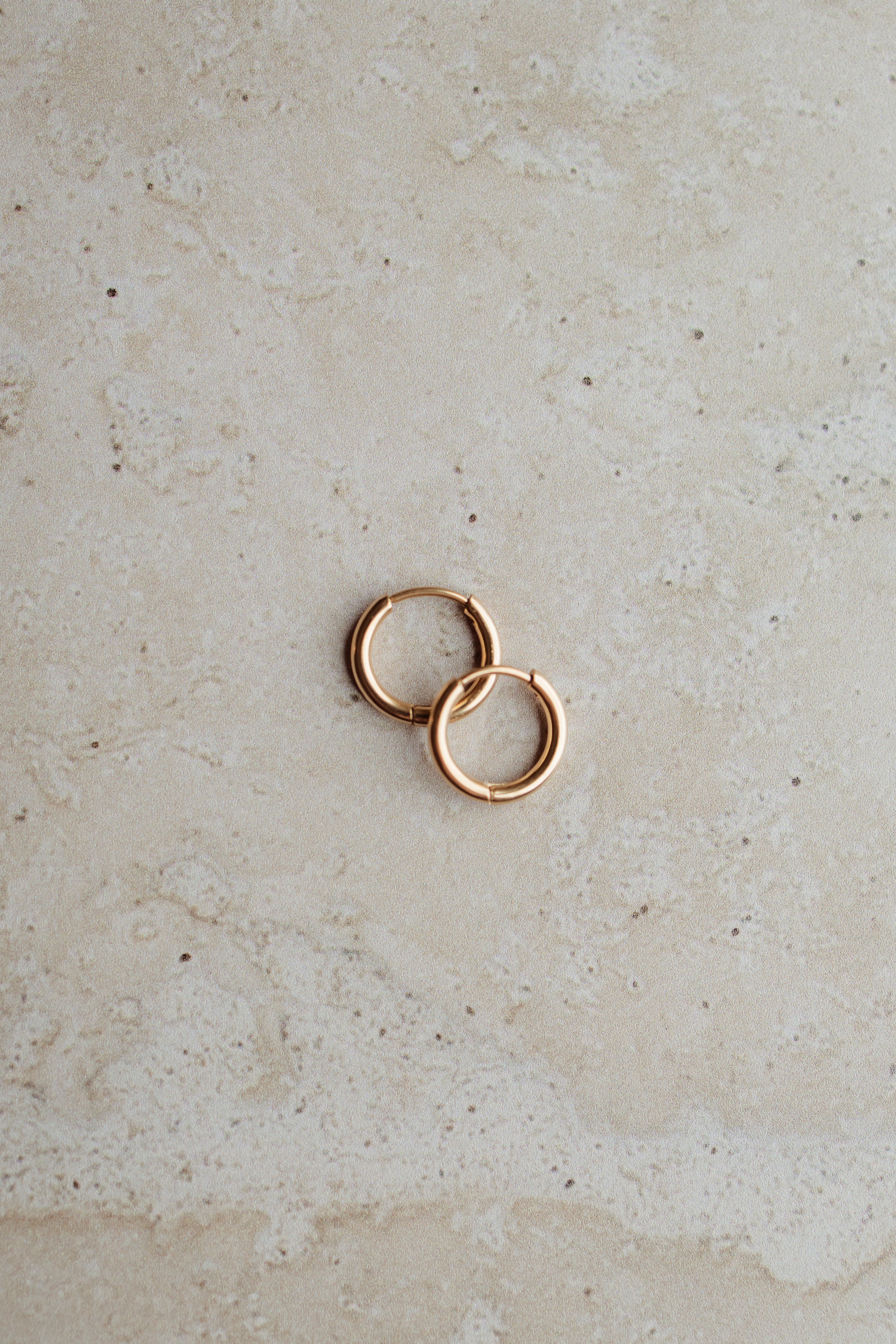 Stainless steel oorring uit de PURE // ONE collectie van Pure Black Styling