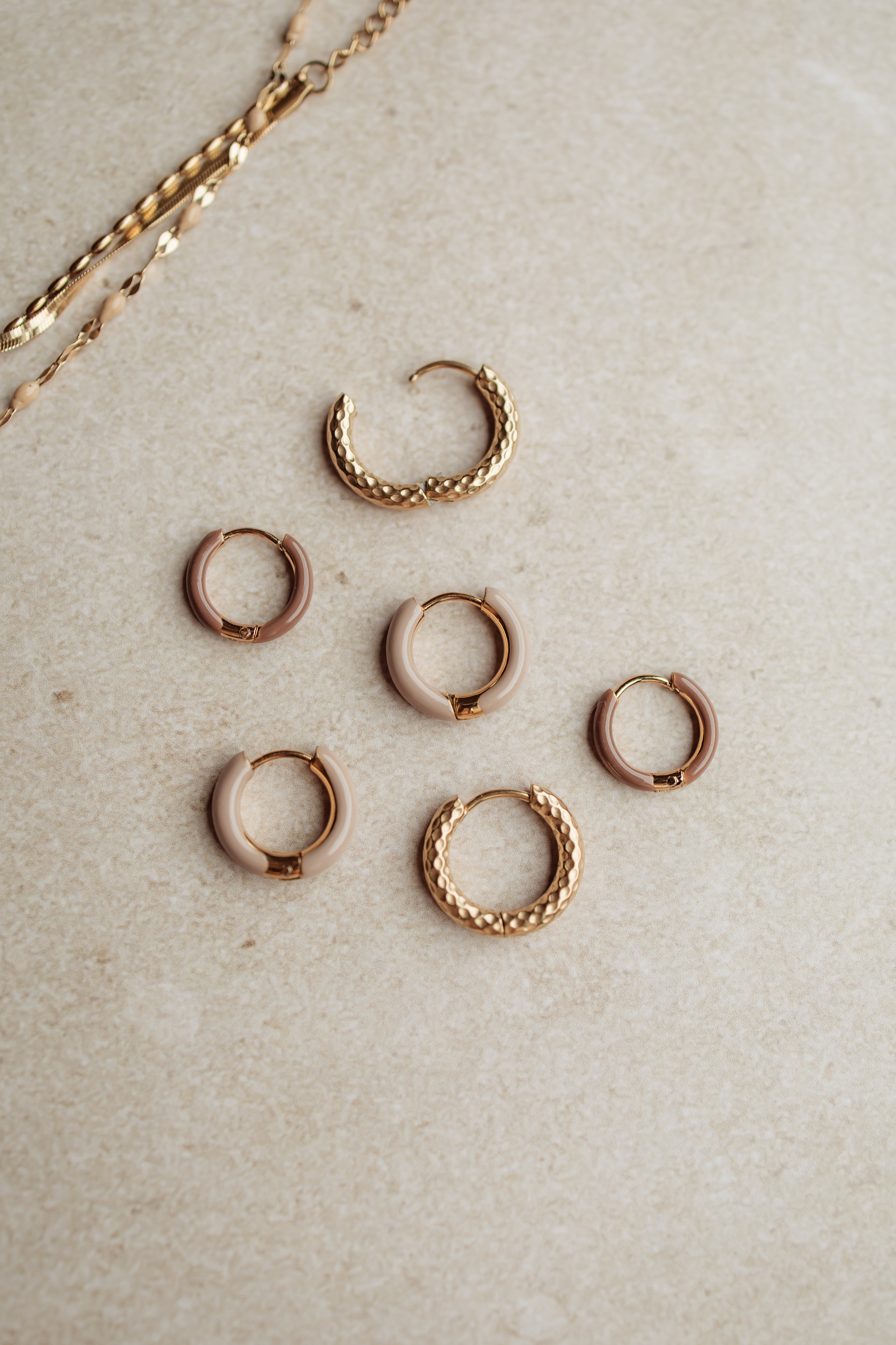 Earring bold gold 17mm