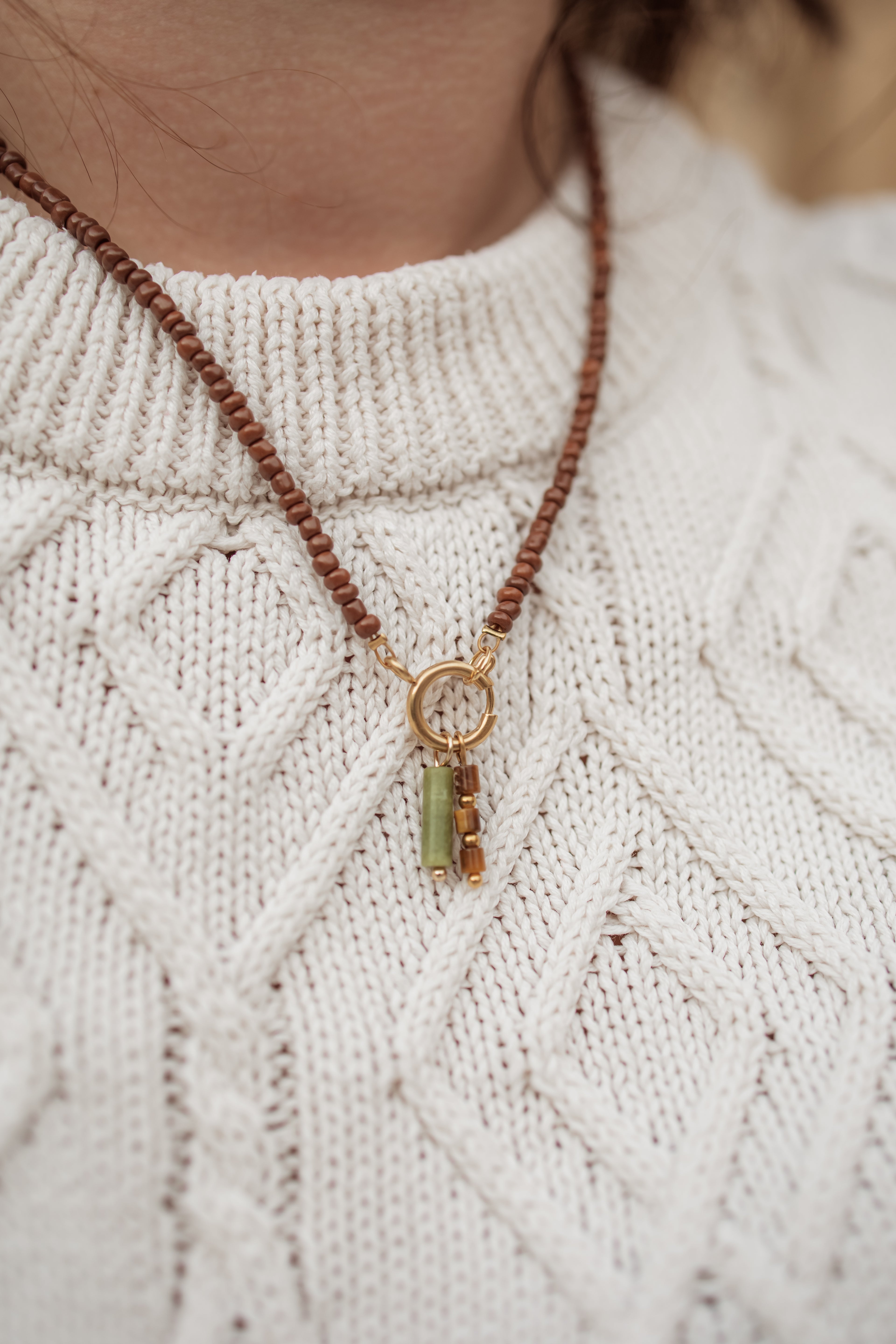 Necklace hazel brown