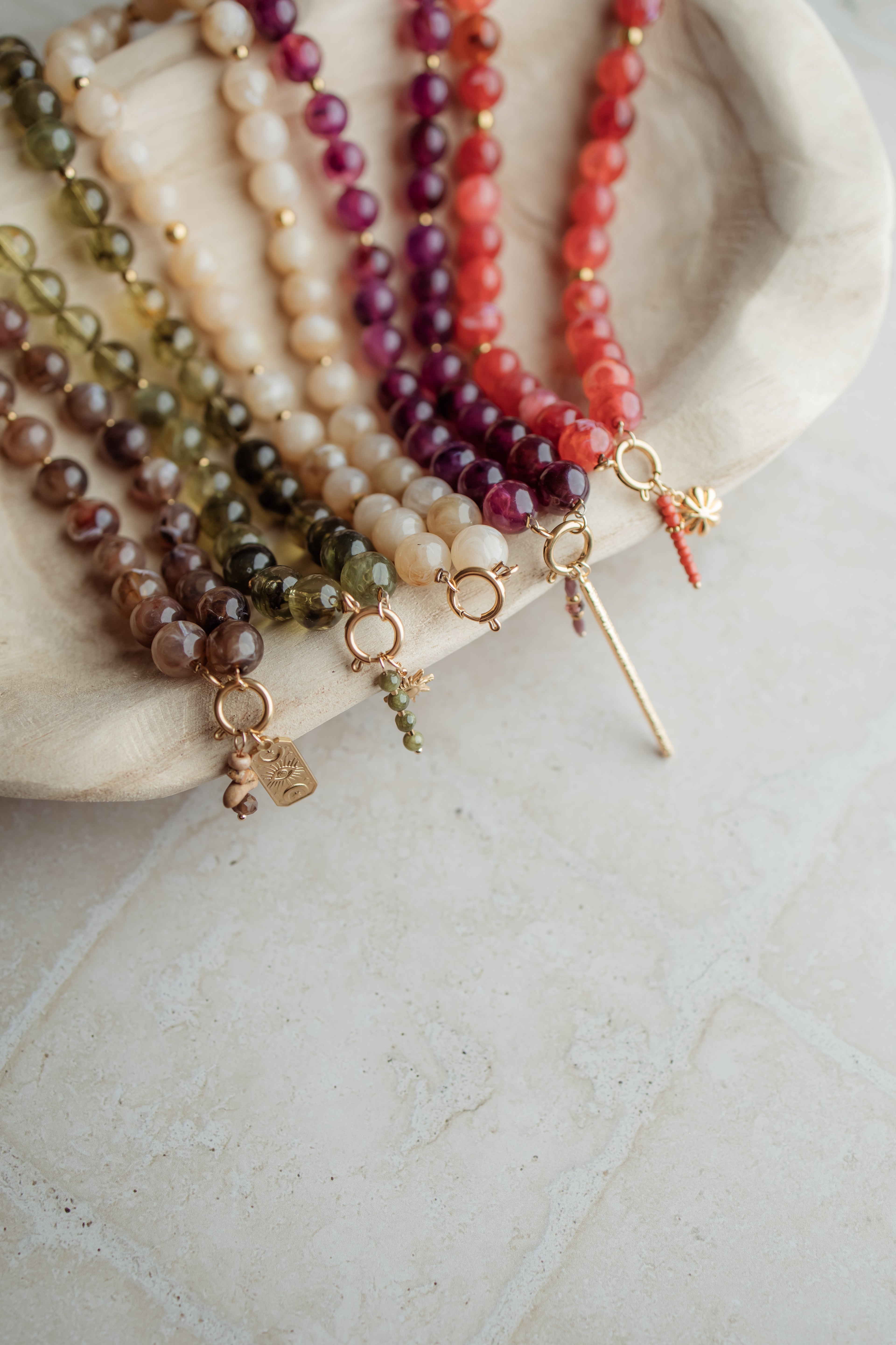 Bold necklace aubergine