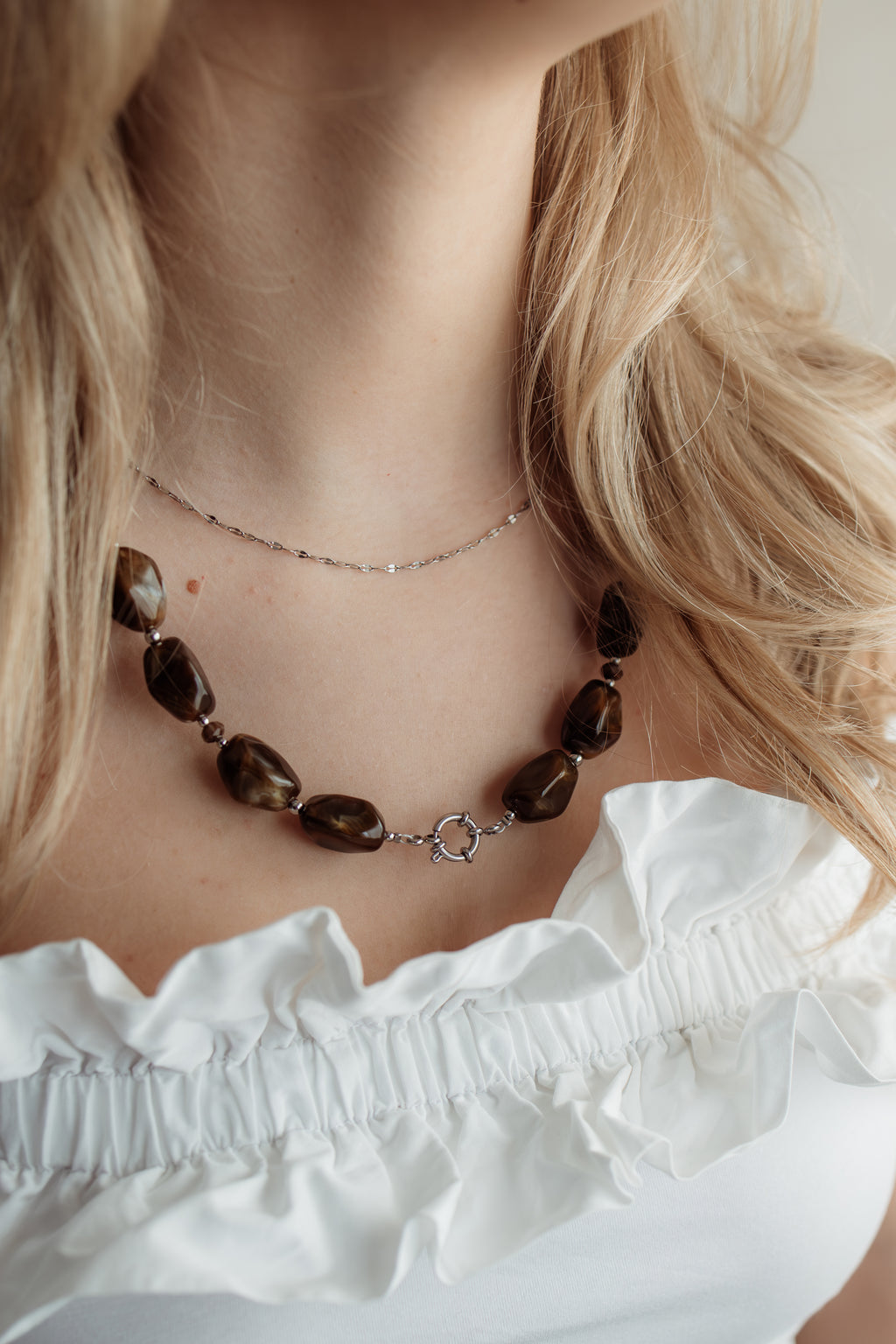 Necklace bold stone brown