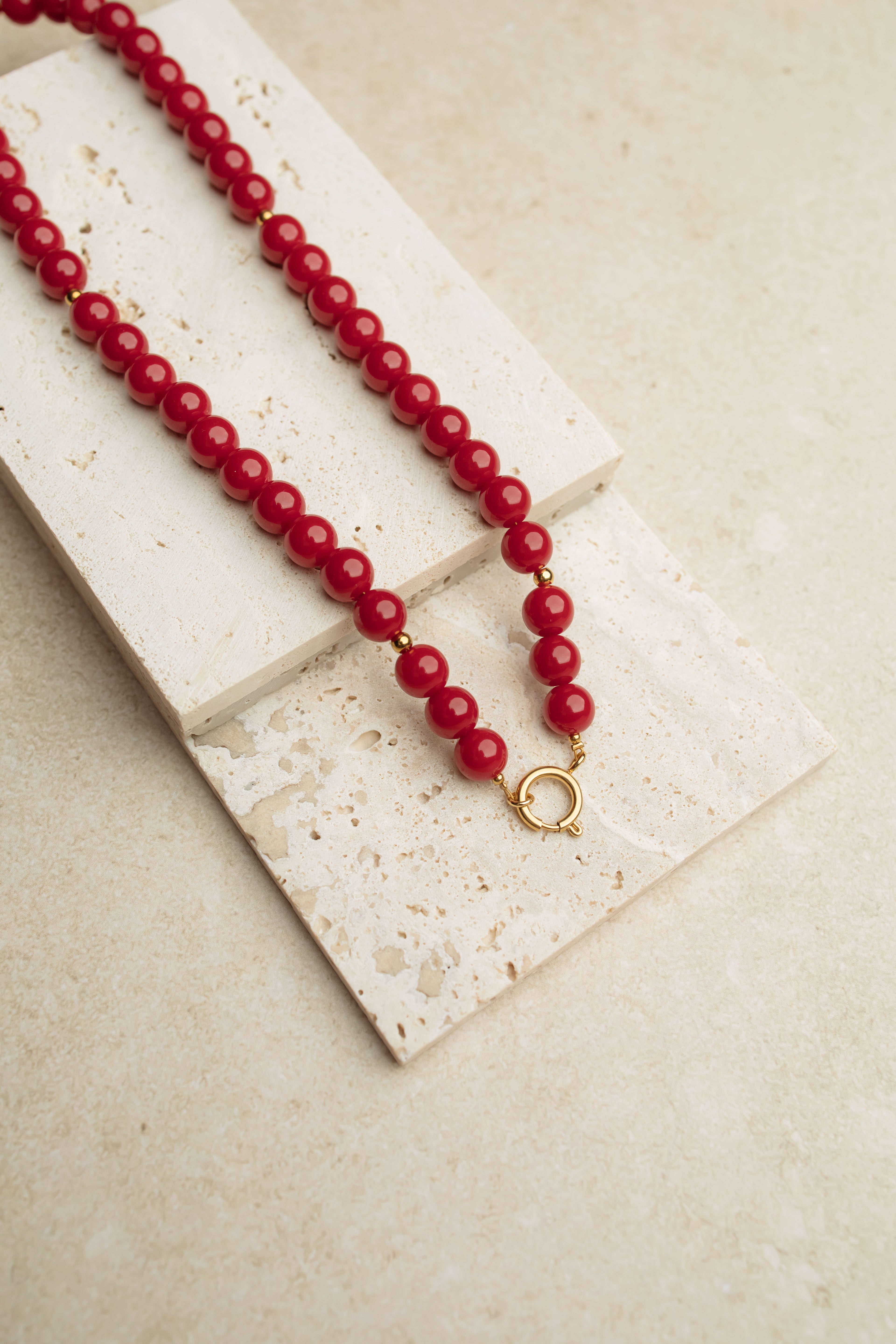 Necklace bold & brave red