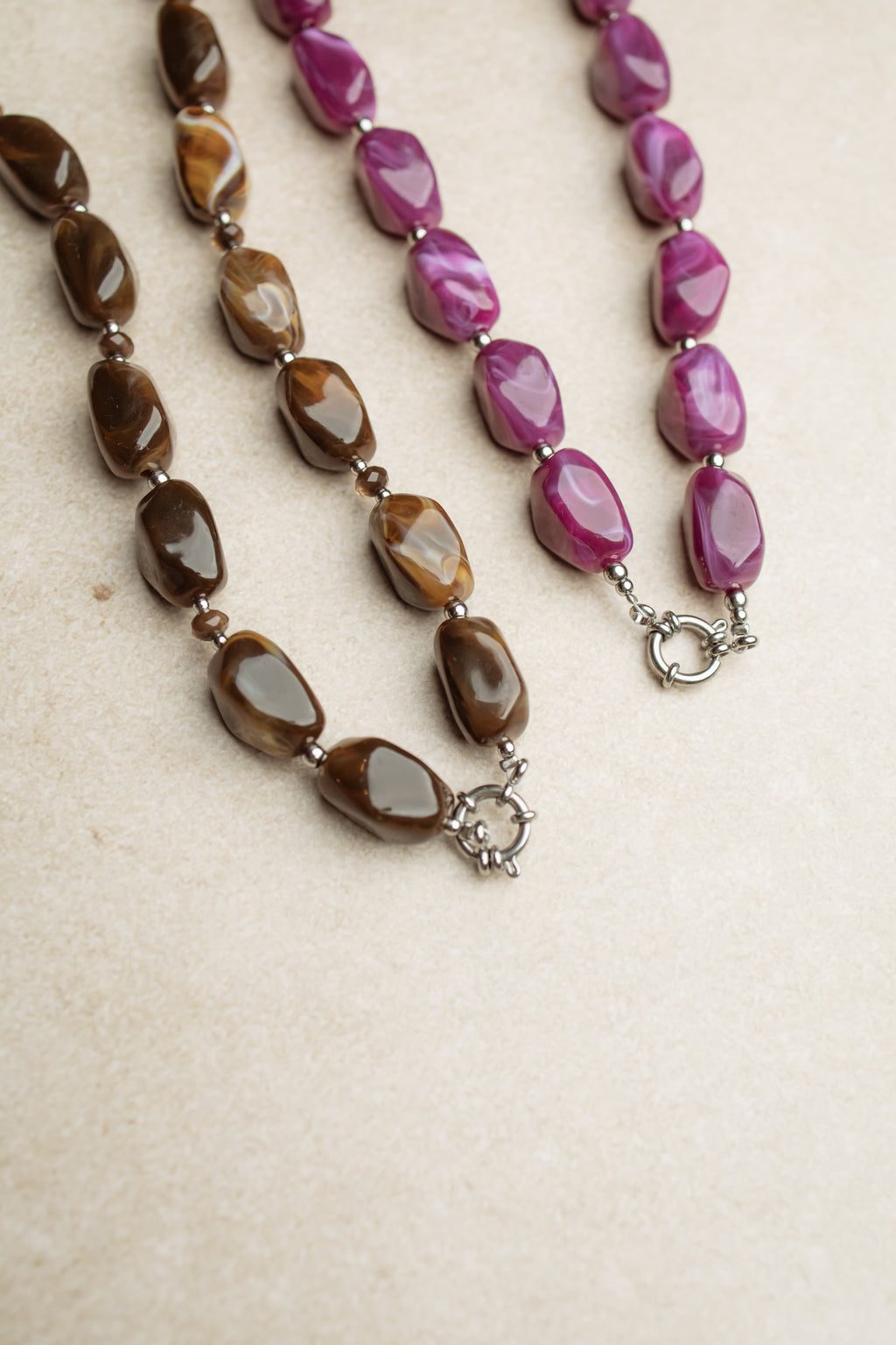 Necklace bold stone burgundy