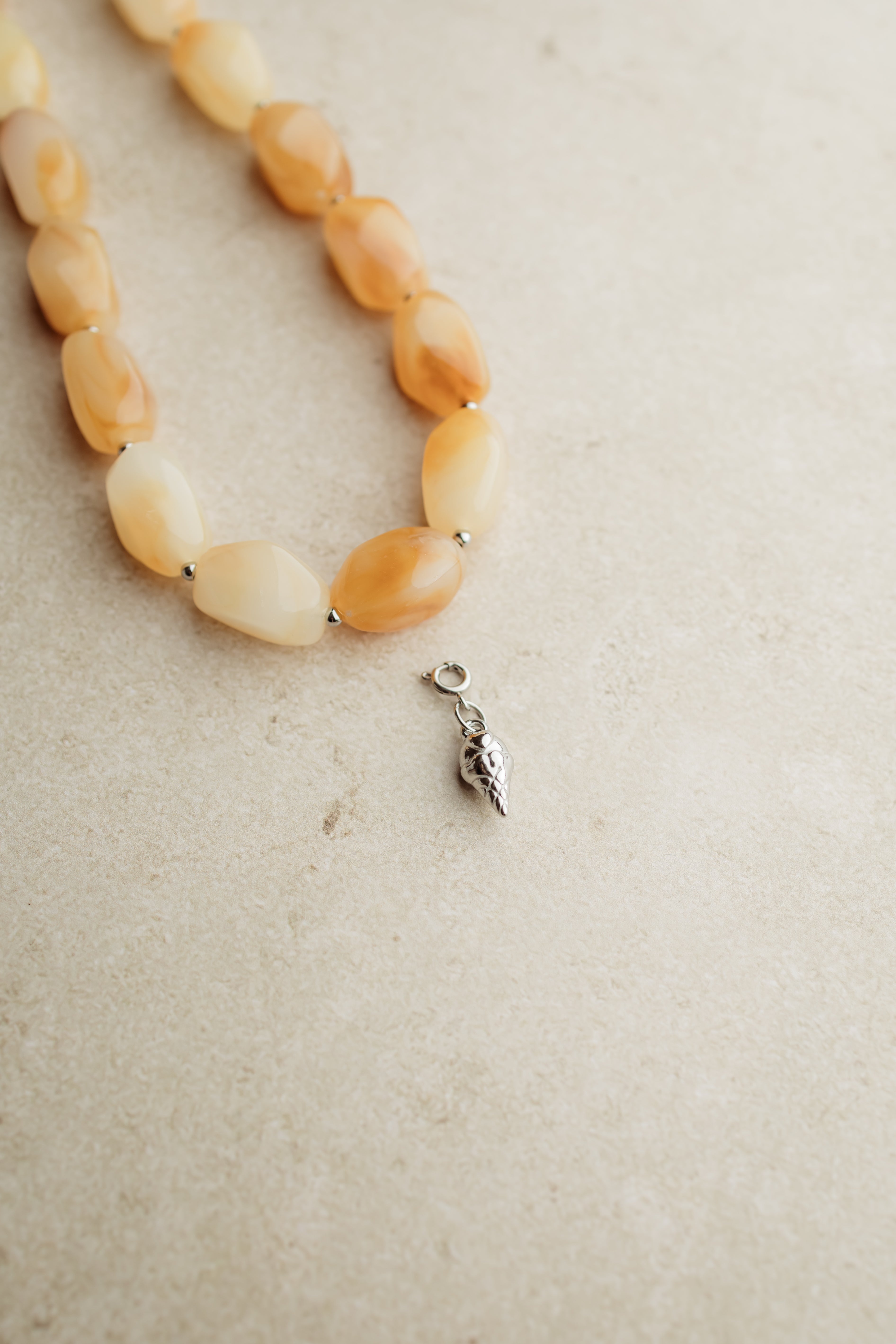 Necklace bold stone butteryellow