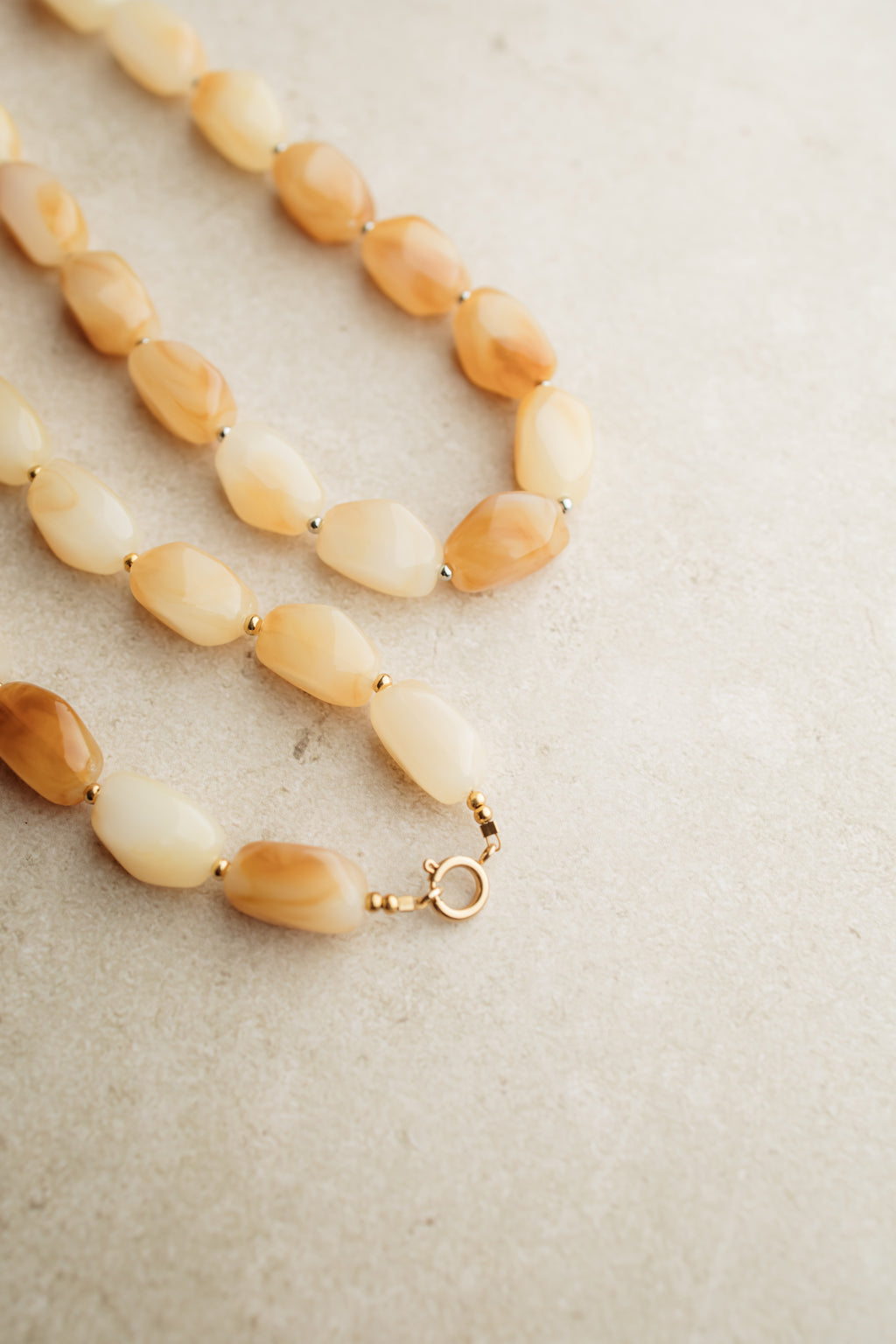Necklace bold stone butteryellow