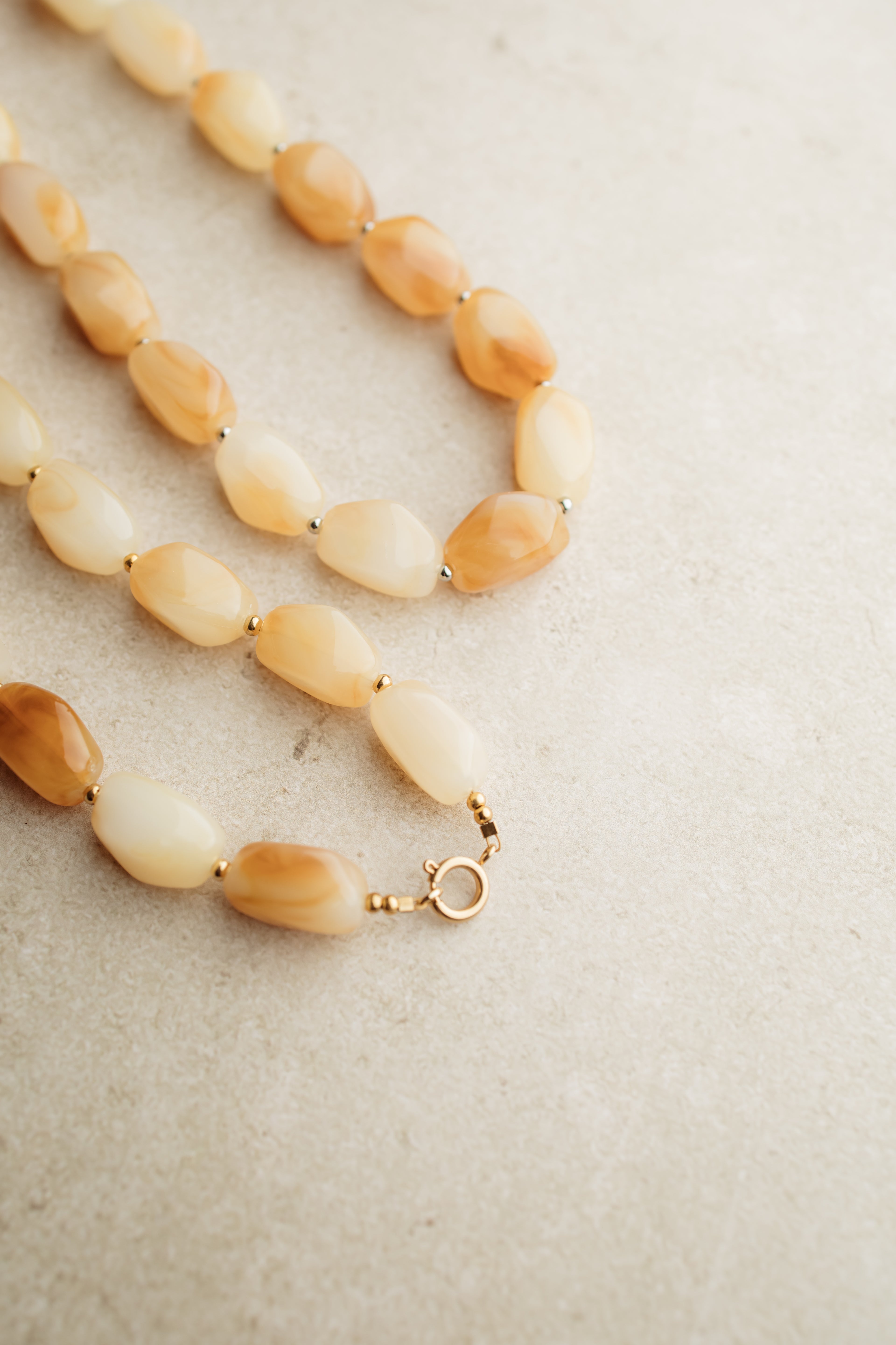 Necklace bold stone butteryellow